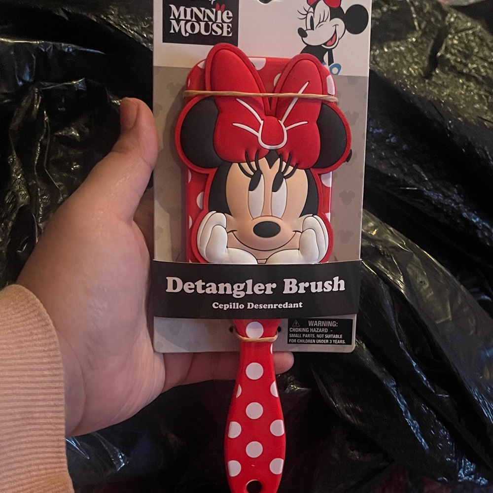 Minnie Mouse Red Detangler Brush
